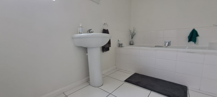 3 Bedroom Property for Sale in Blue Lagoon Western Cape